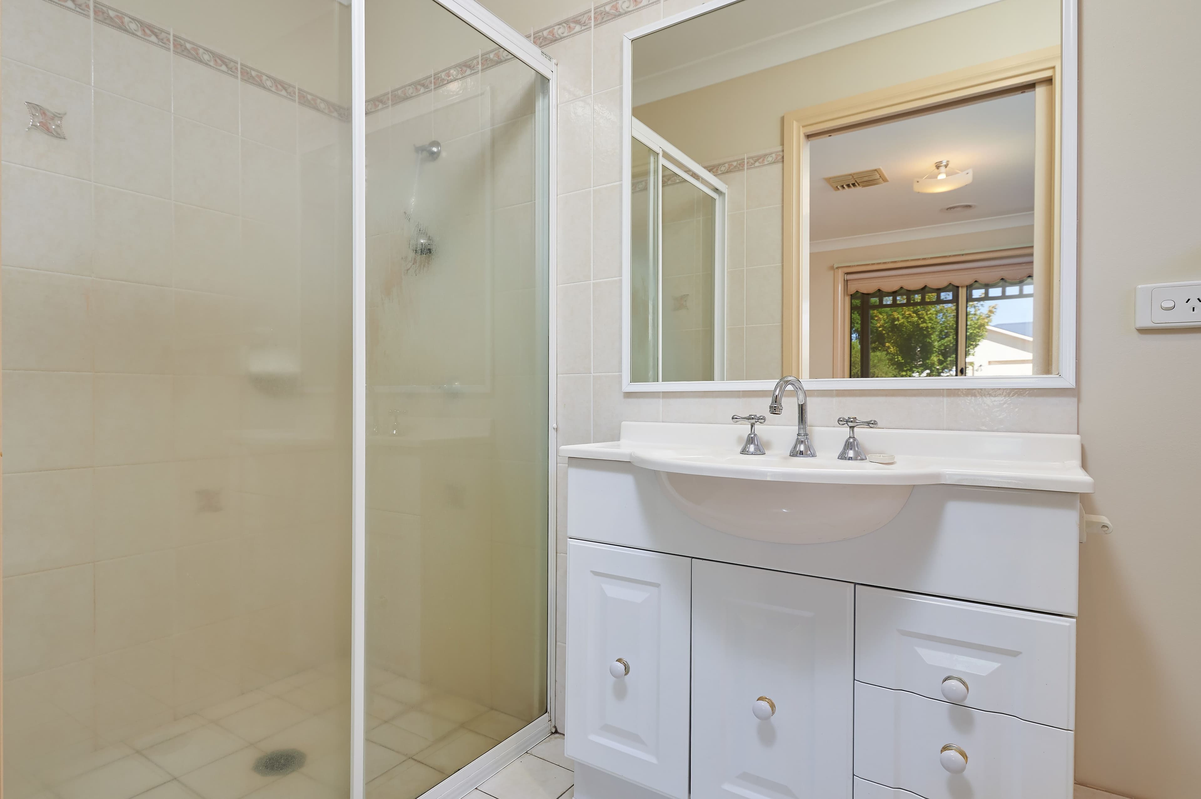 14 Gidgee Place, Glenfield Park - Thumbnail 6