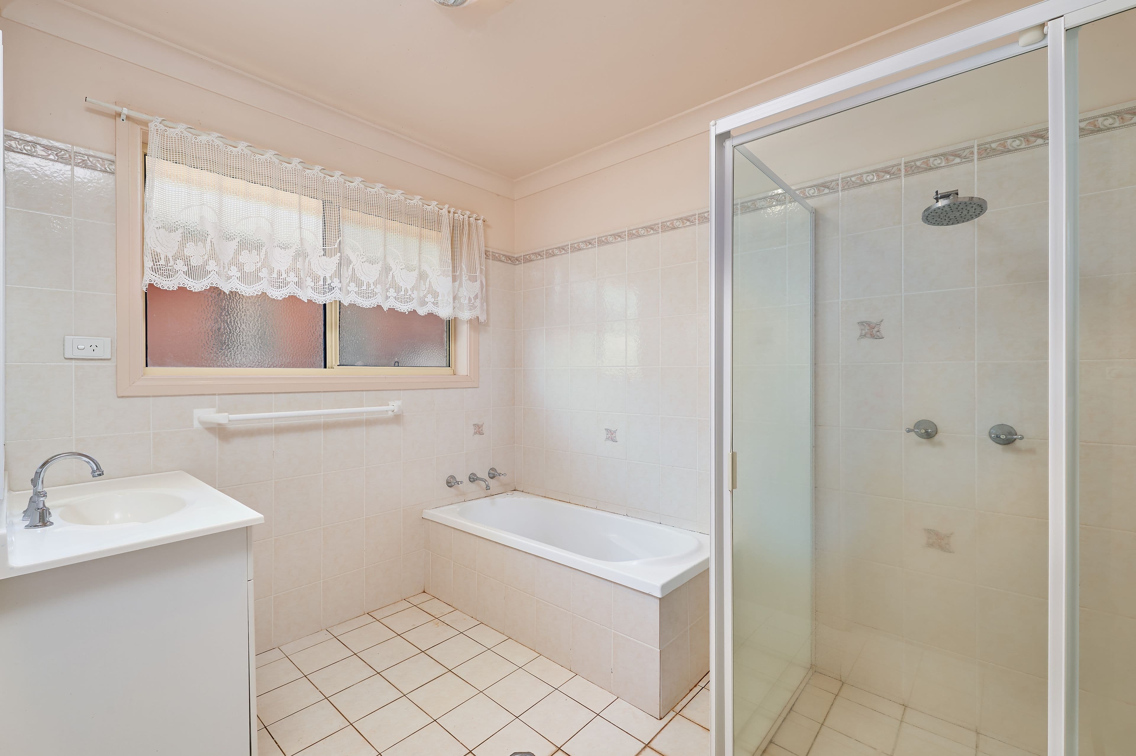 14 Gidgee Place, Glenfield Park - Thumbnail 7