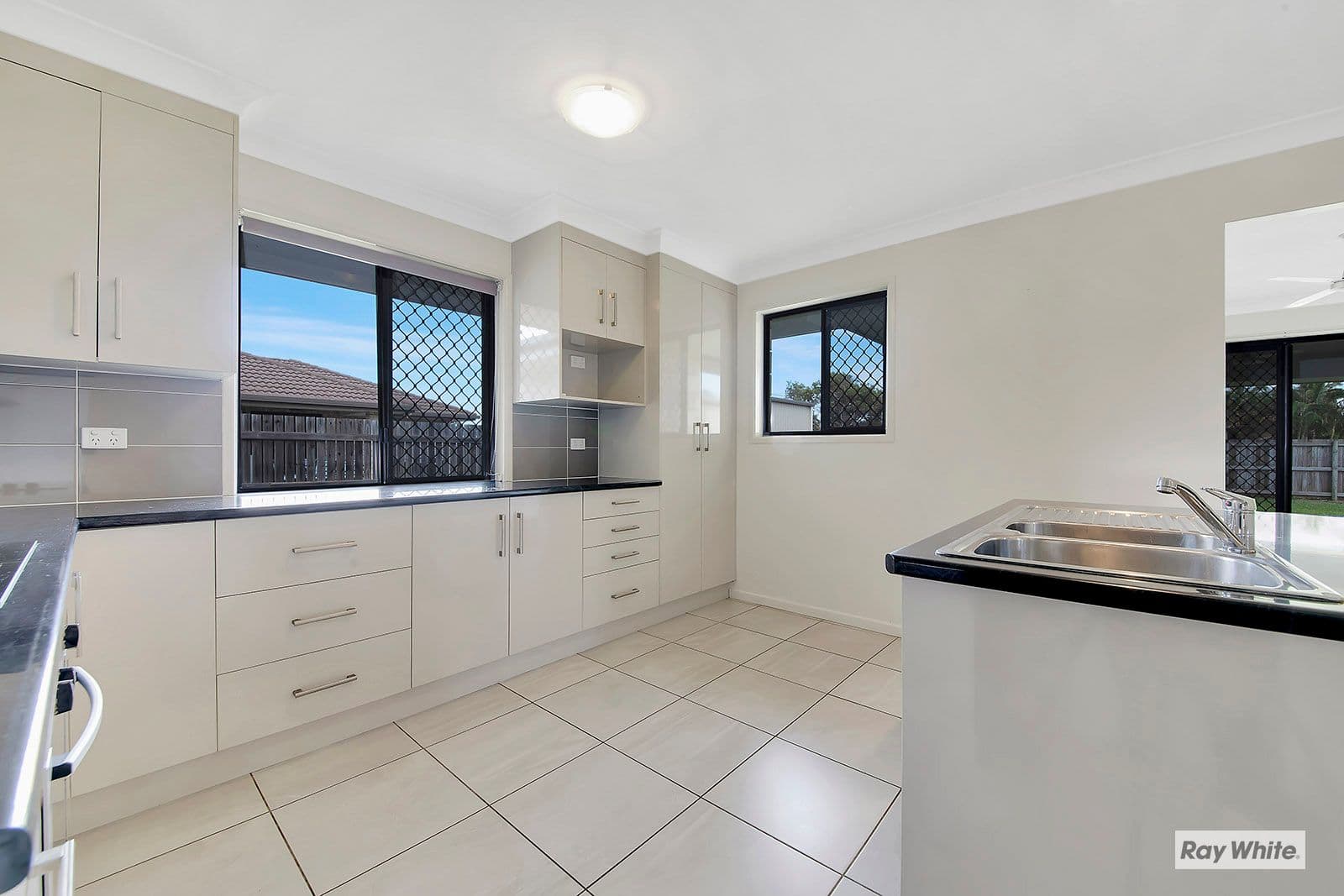 14 Riviera Way, Mulambin QLD 4703, Mulambin - Thumbnail 2