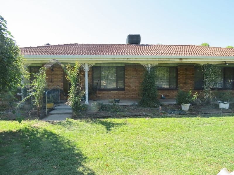 18 Bank Street, Gooloogong - Image 1