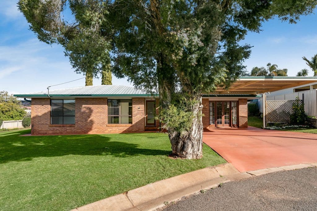 4 Herzer Court, Kearneys Spring QLD 4350, Kearneys Spring - Image 1