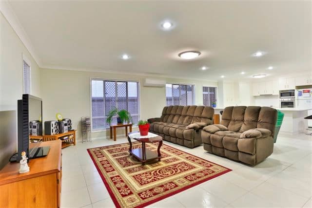 4 Greenway Close, MIDDLE RIDGE QLD 4350, Middle Ridge - Thumbnail 2