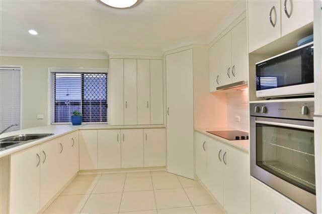 4 Greenway Close, MIDDLE RIDGE QLD 4350, Middle Ridge - Thumbnail 4