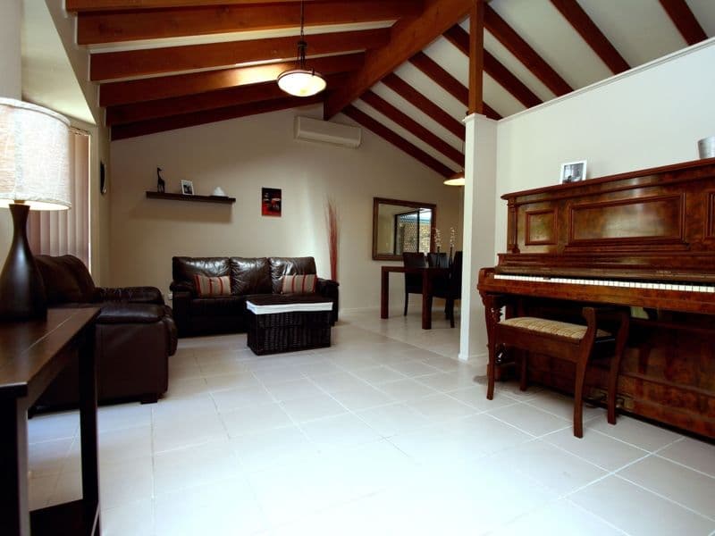 12 Gwandalan Street, EIGHT MILE PLAINS QLD 4113, Eight Mile Plains - Thumbnail 2