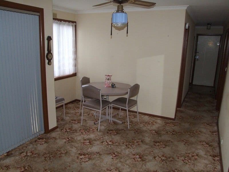 2 Toolern Street, MELTON SOUTH VIC 3338, Melton South - Thumbnail 5
