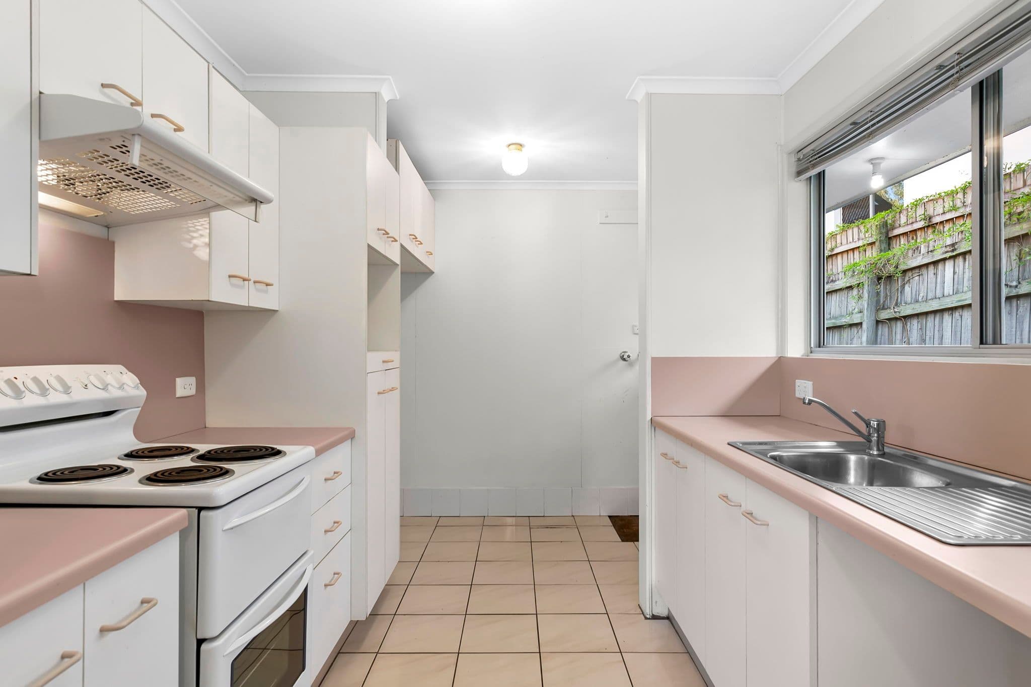 10 Ootana Street, Chapel Hill QLD 4069, Chapel Hill - Image 1