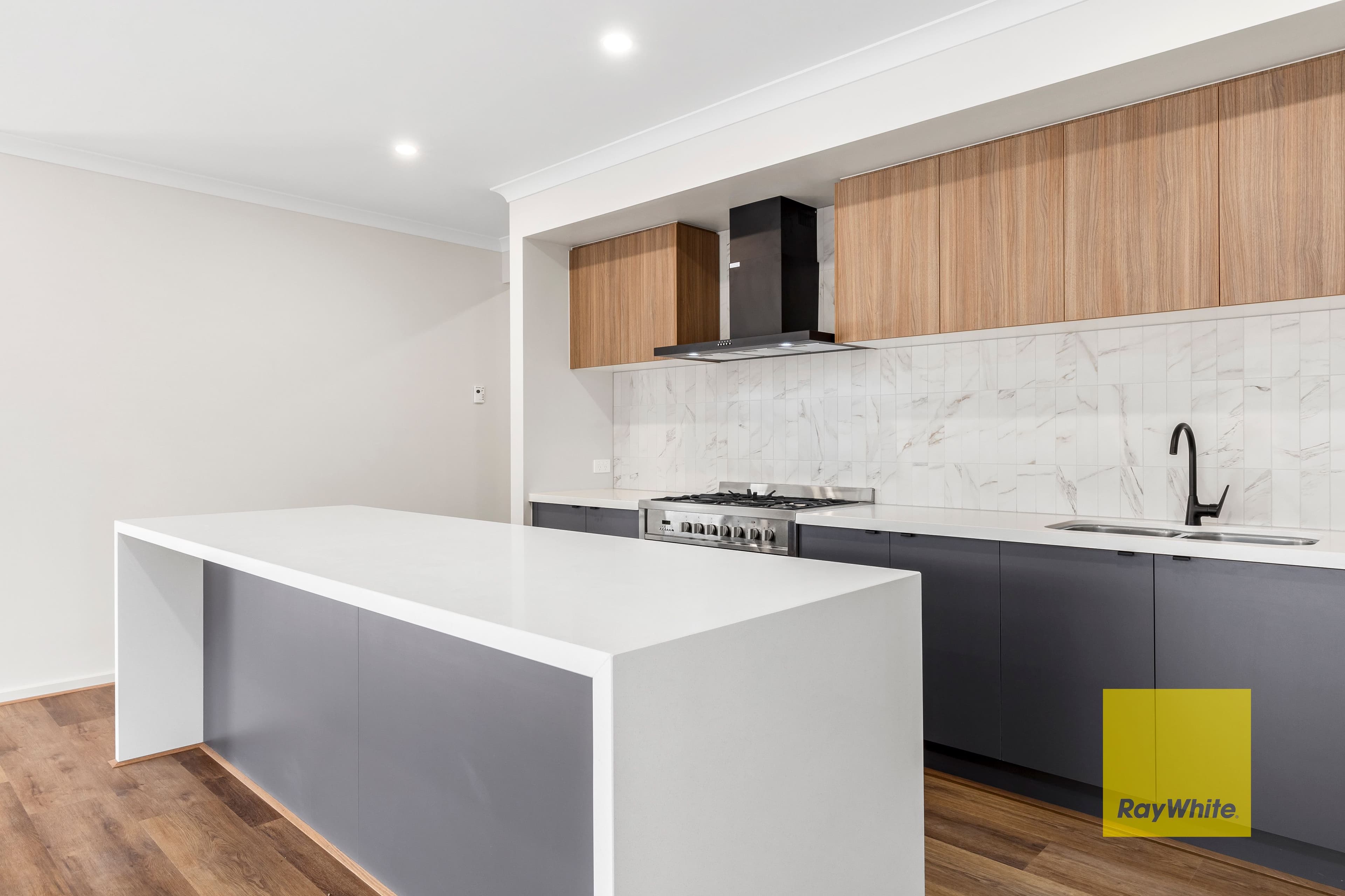 10 Clayton Street, Lara VIC 3212, Lara - Thumbnail 2