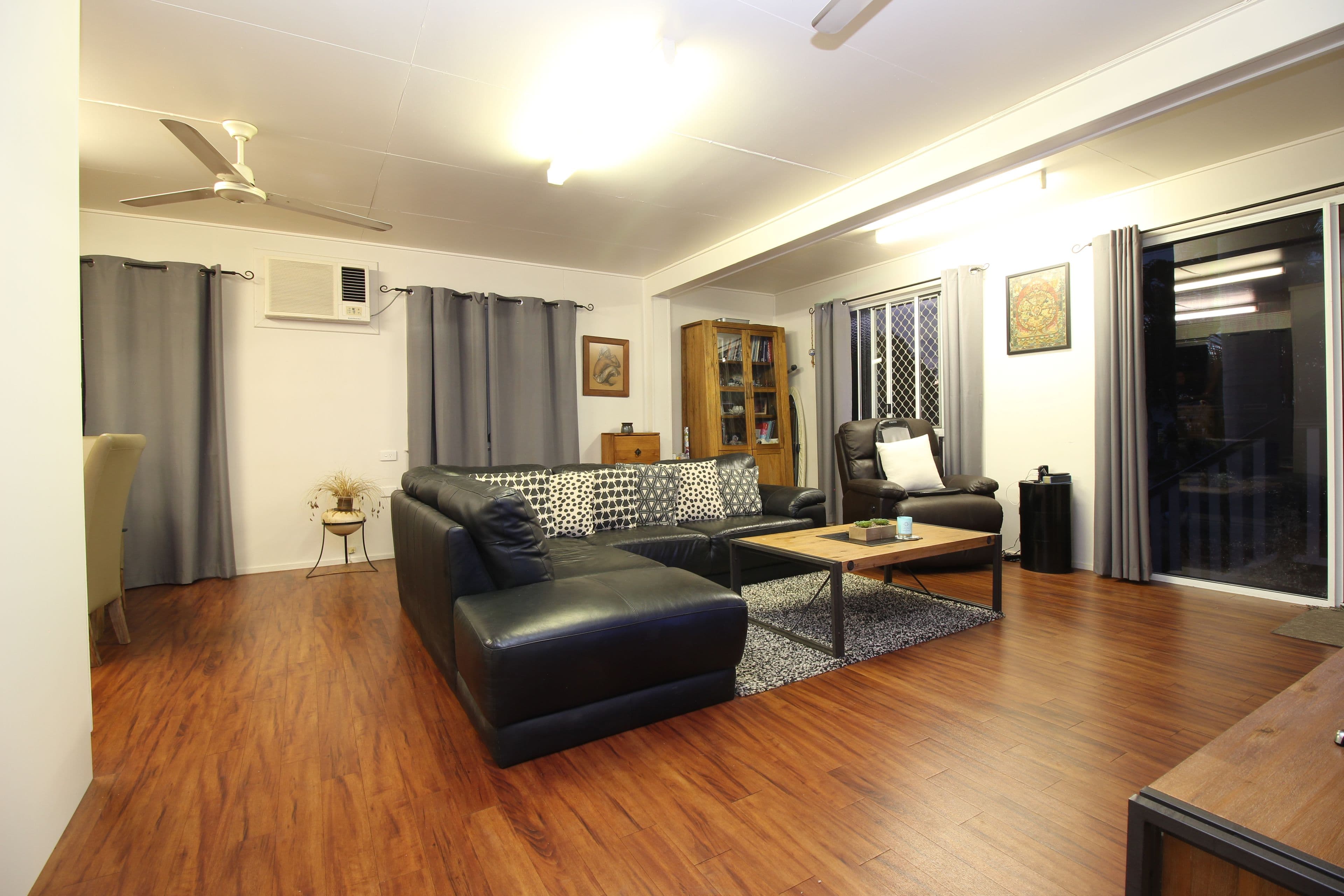 12 Racecourse Road, Emerald QLD 4720, Emerald - Thumbnail 2