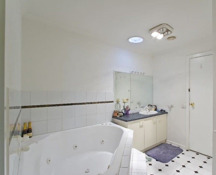 4 Dodd Place, ROXBURGH PARK VIC 3064, Roxburgh Park - Thumbnail 4
