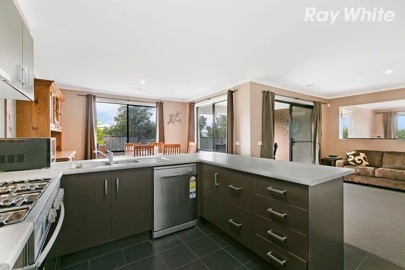 26 Windermere Boulevard, Pakenham VIC 3810, Pakenham - Thumbnail 3