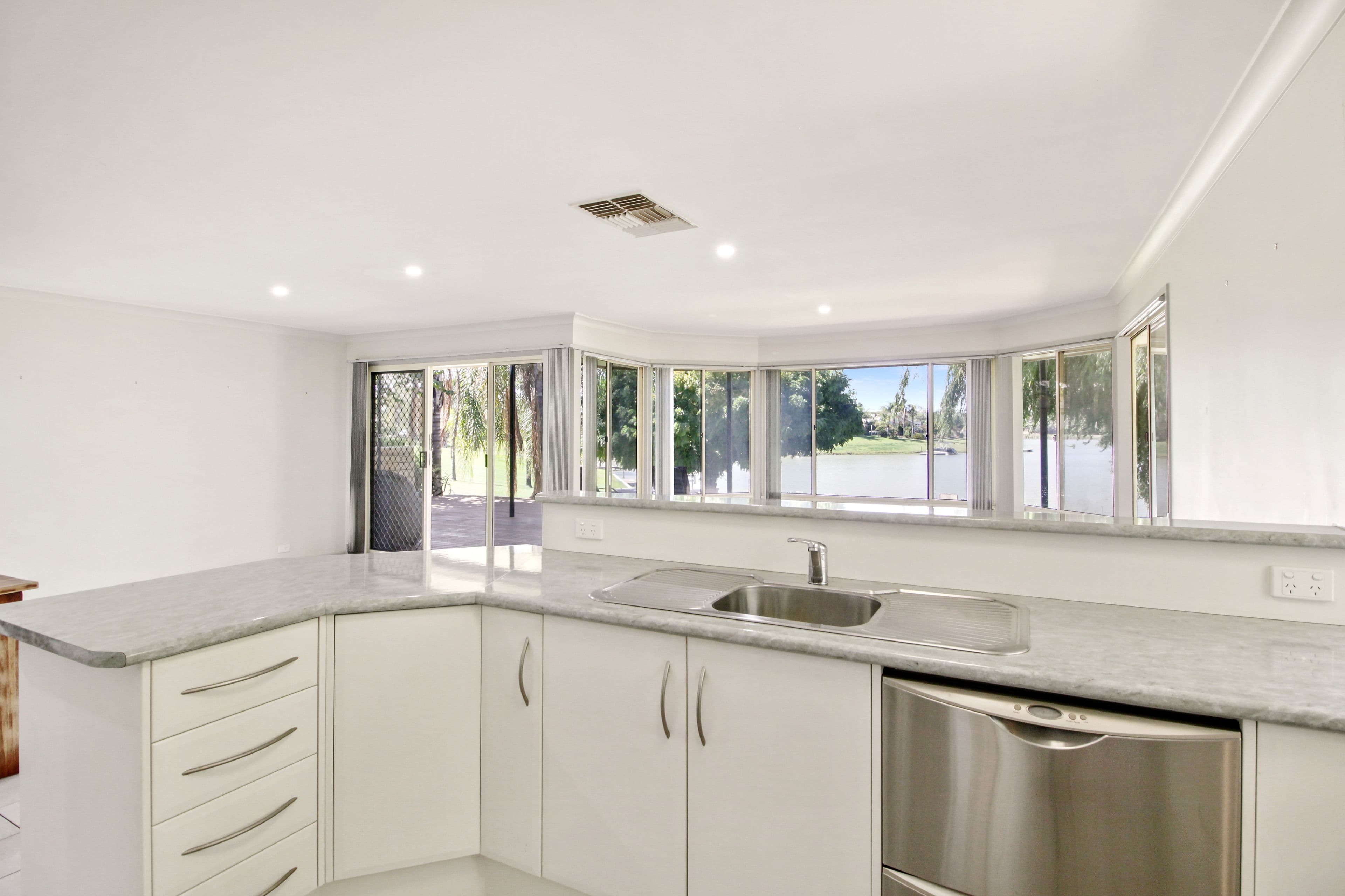 32 Meander Avenue, Renmark SA 5341, Renmark - Thumbnail 6