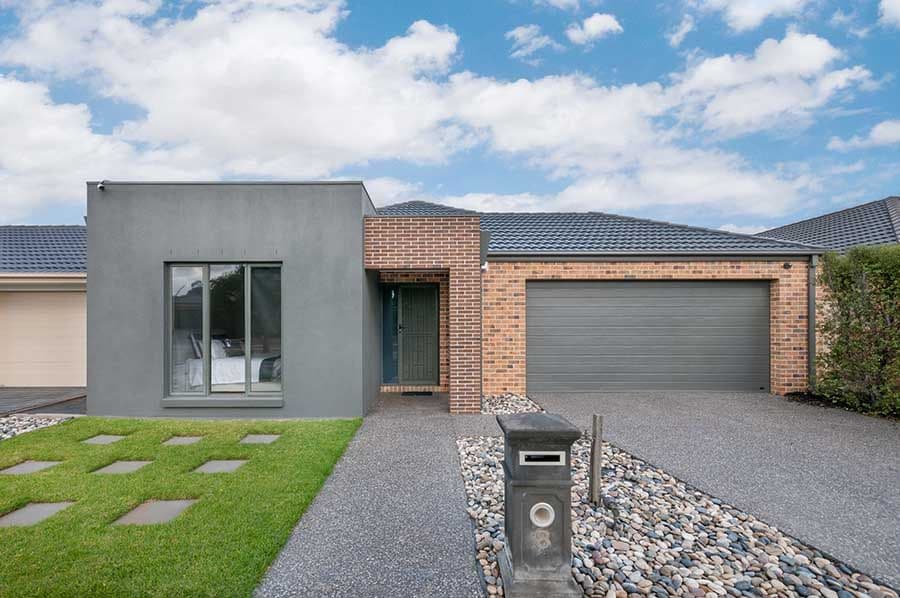 8 Dampier Close, Craigieburn VIC 3064, Craigieburn - Image 1