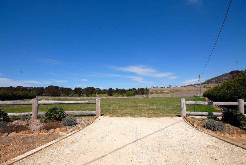 7 Llewllyn Drive, BRAIDWOOD NSW 2622, Braidwood - Thumbnail 3
