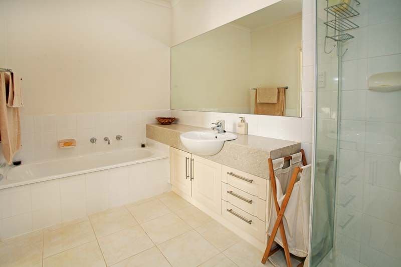 16 Linda Avenue, BOX HILL NORTH VIC 3129, Box Hill North - Thumbnail 5