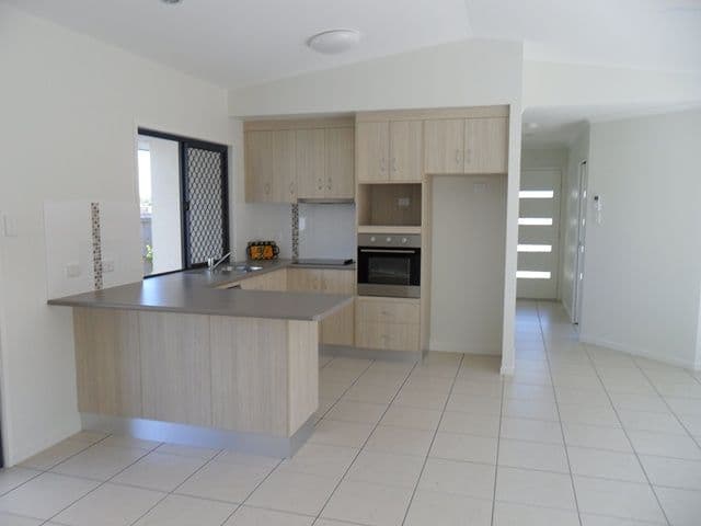 10 Coolum Court, EIMEO QLD 4740, Eimeo - Thumbnail 5