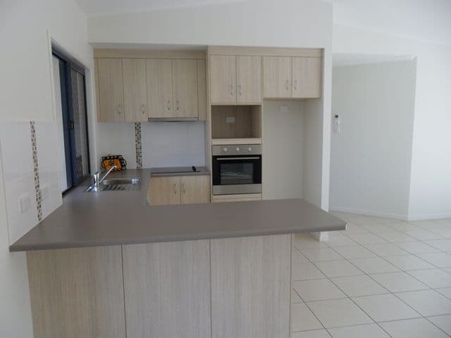 10 Coolum Court, EIMEO QLD 4740, Eimeo - Thumbnail 7