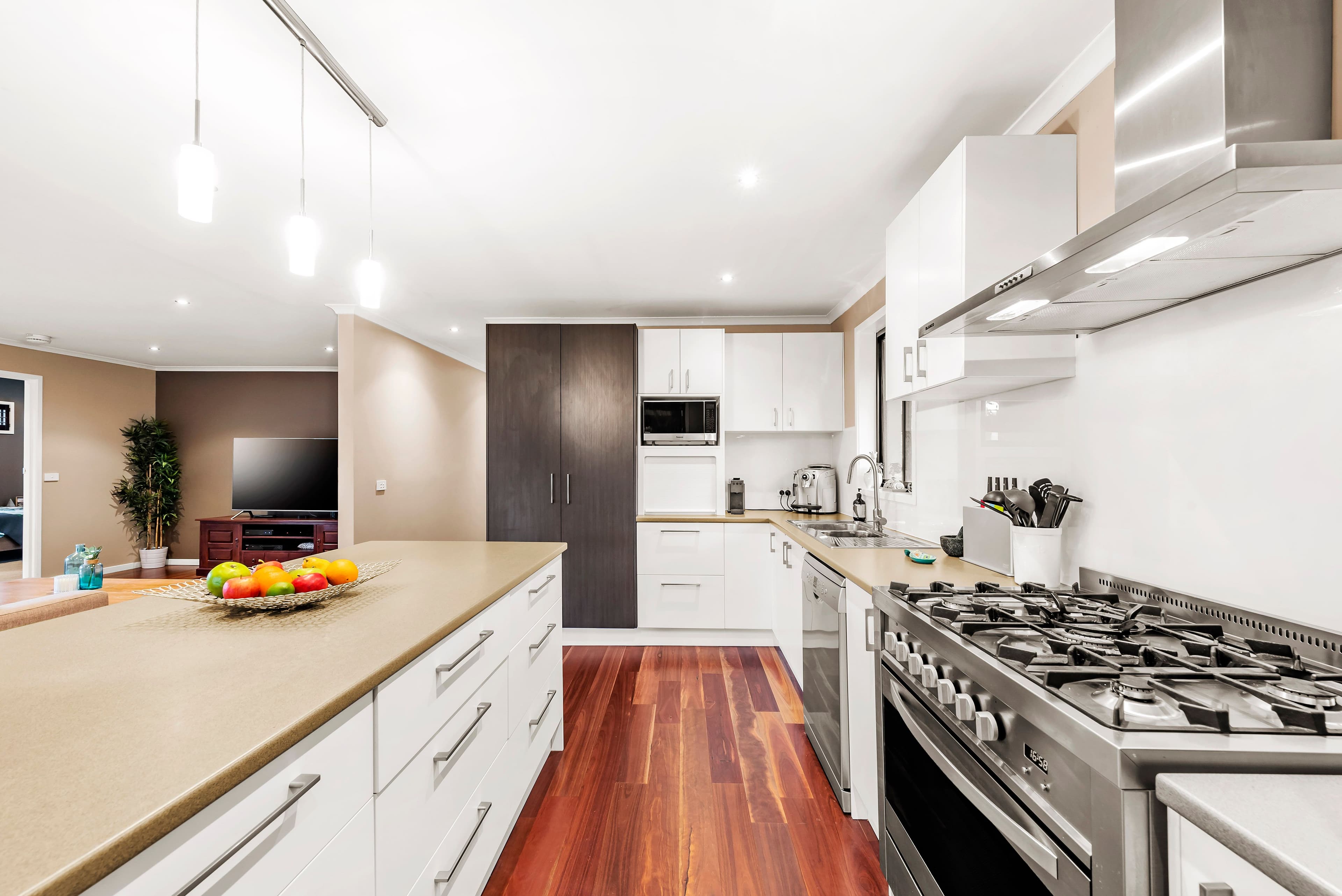 11 Raheen Avenue, Wantirna VIC 3152, Wantirna - Thumbnail 2