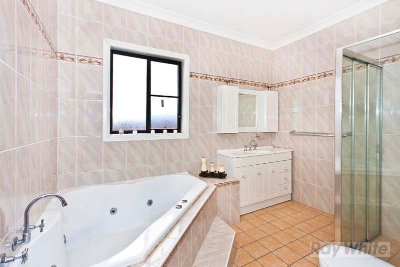 4  Warfield Place, CECIL HILLS NSW 2171, Cecil Hills - Thumbnail 6