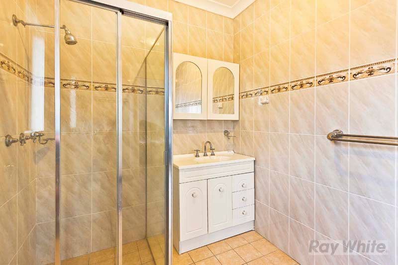 4  Warfield Place, CECIL HILLS NSW 2171, Cecil Hills - Thumbnail 7