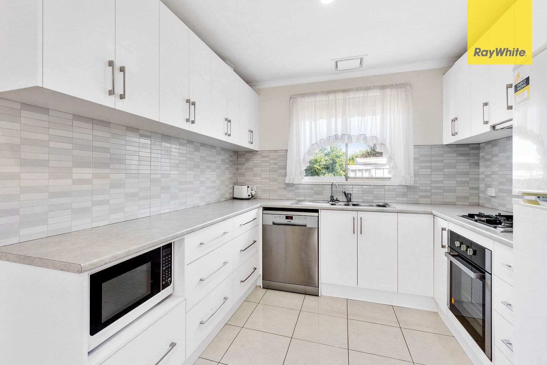 21 Erindale Avenue, Deer Park VIC 3023, Deer Park - Thumbnail 2