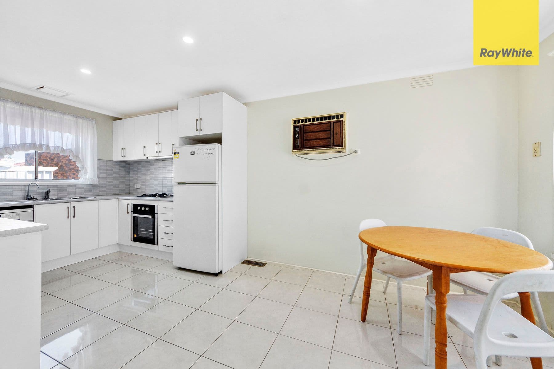 21 Erindale Avenue, Deer Park VIC 3023, Deer Park - Thumbnail 3
