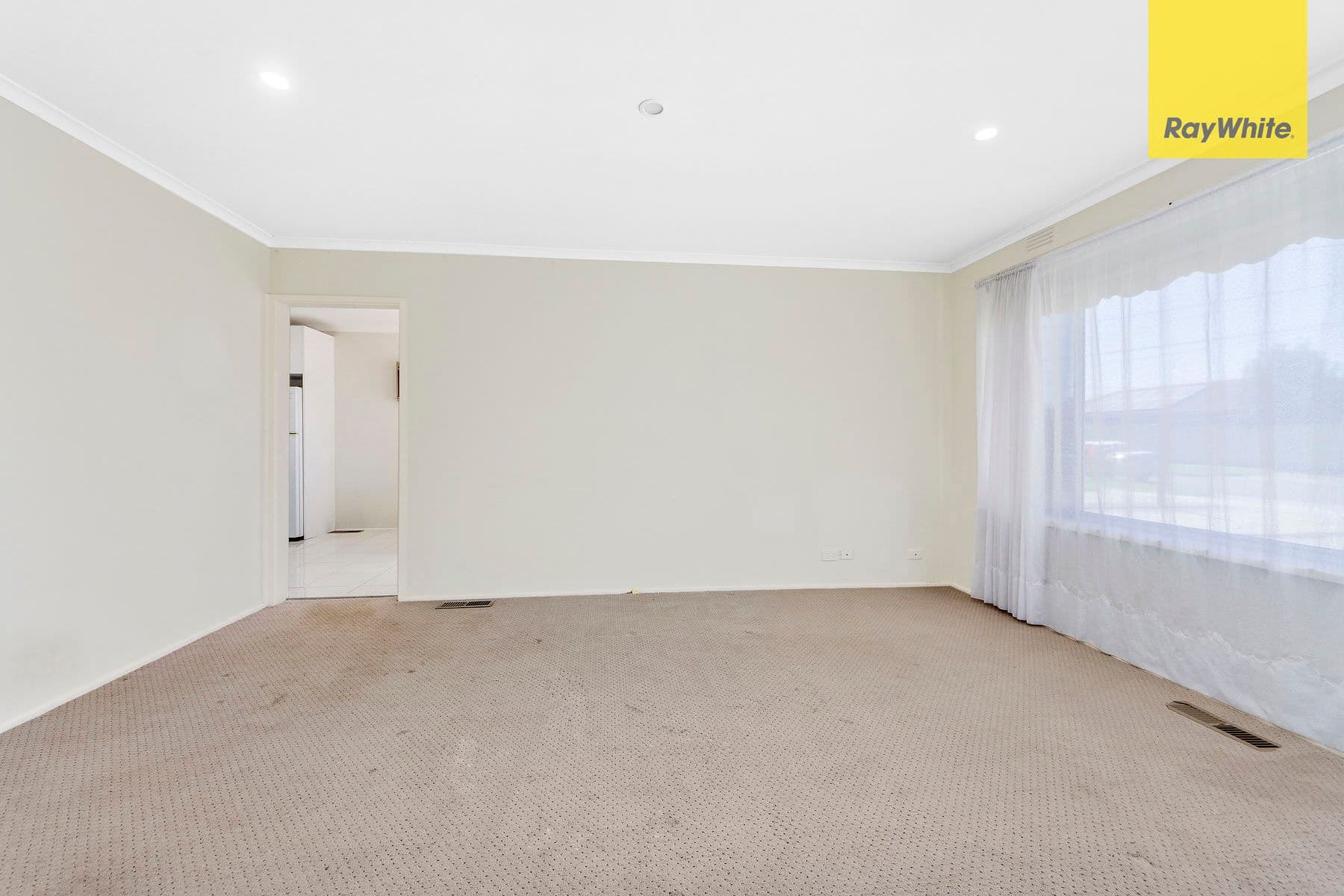 21 Erindale Avenue, Deer Park VIC 3023, Deer Park - Thumbnail 4