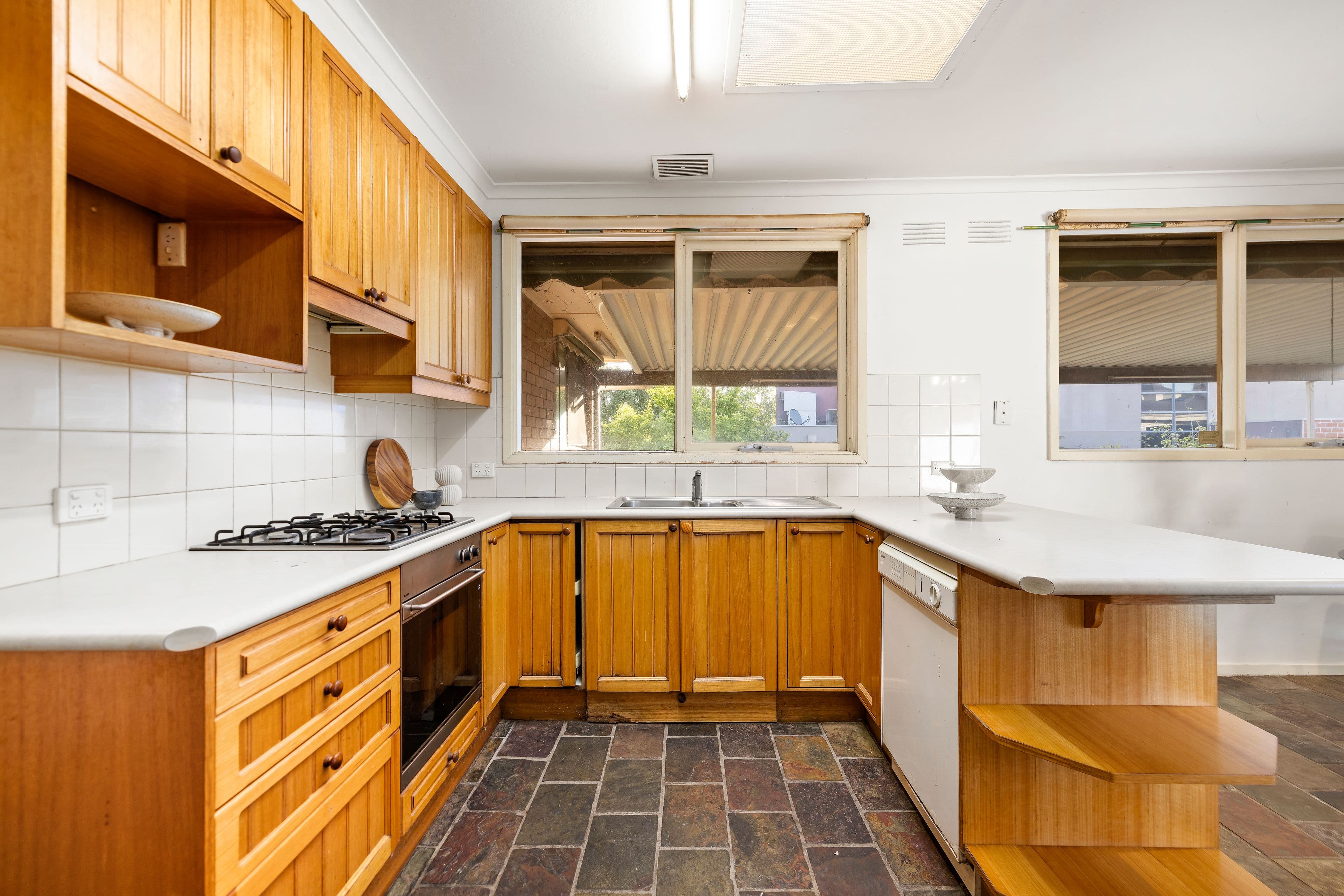105 Windella Crescent, Glen Waverley VIC 3150, Glen Waverley - Thumbnail 2