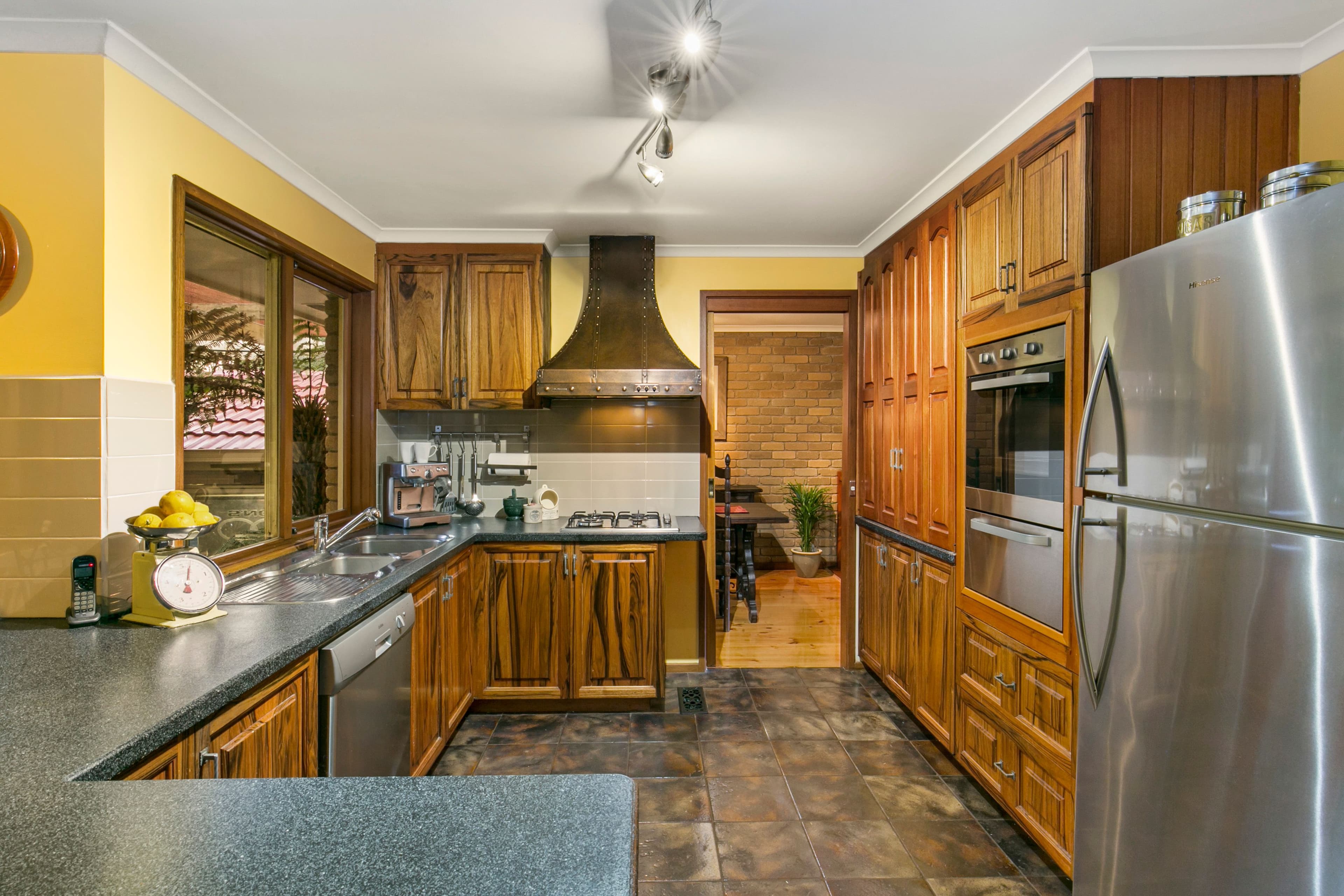 16 Samantha Court, Frankston VIC 3199, Frankston - Thumbnail 2