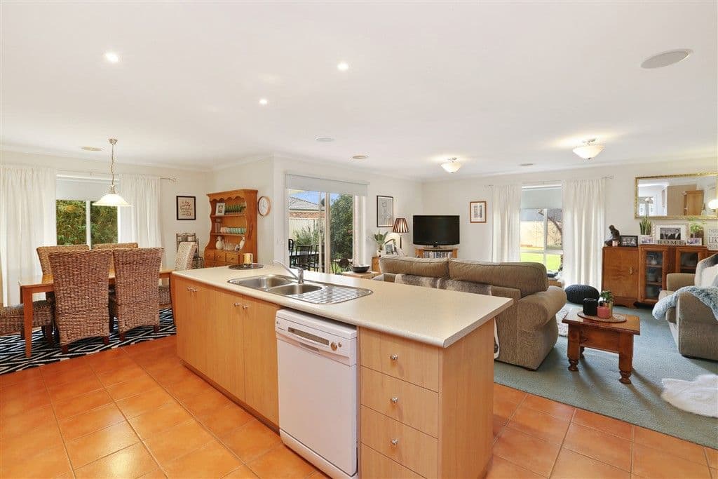14 Luther Avenue, Grovedale VIC 3216, Grovedale - Thumbnail 5