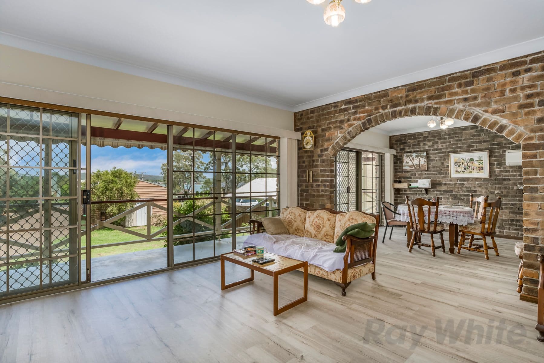 98 Bay Road, Bolton Point - Thumbnail 3