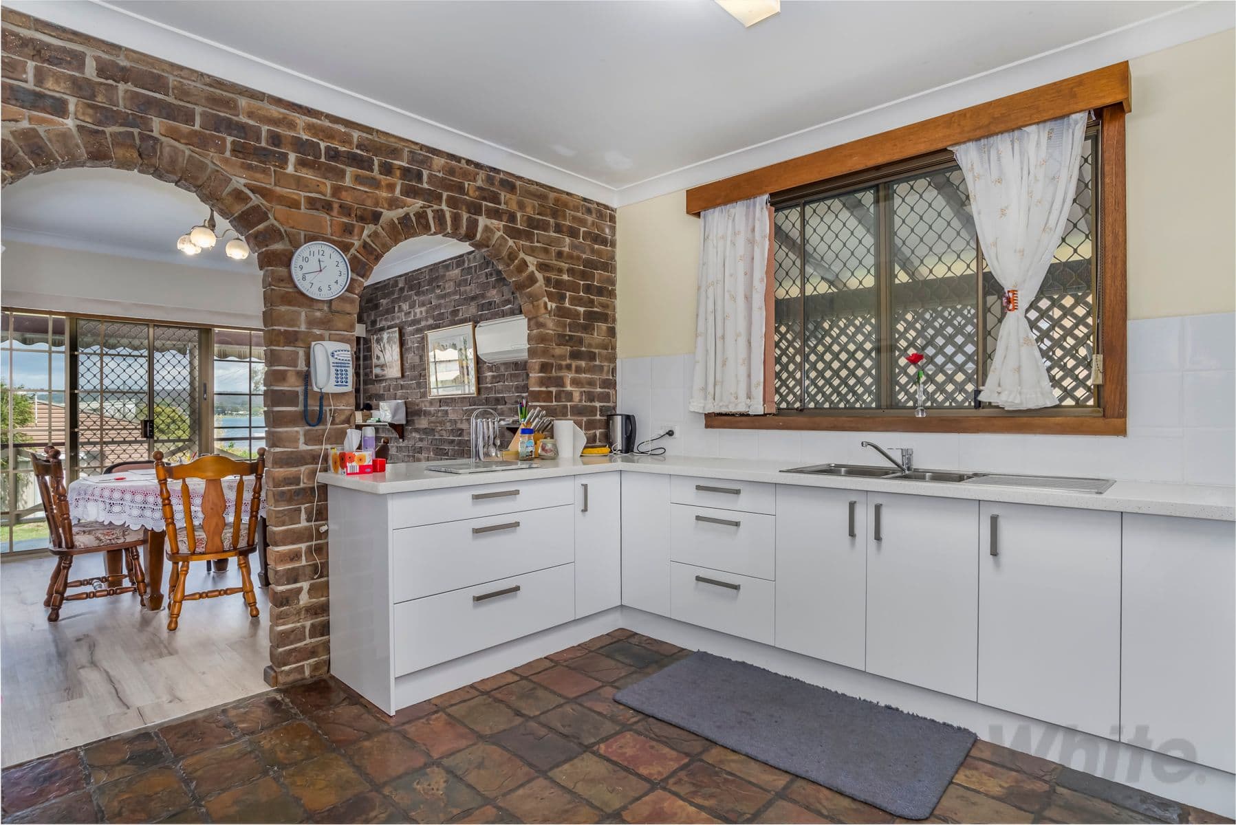 98 Bay Road, Bolton Point - Thumbnail 4
