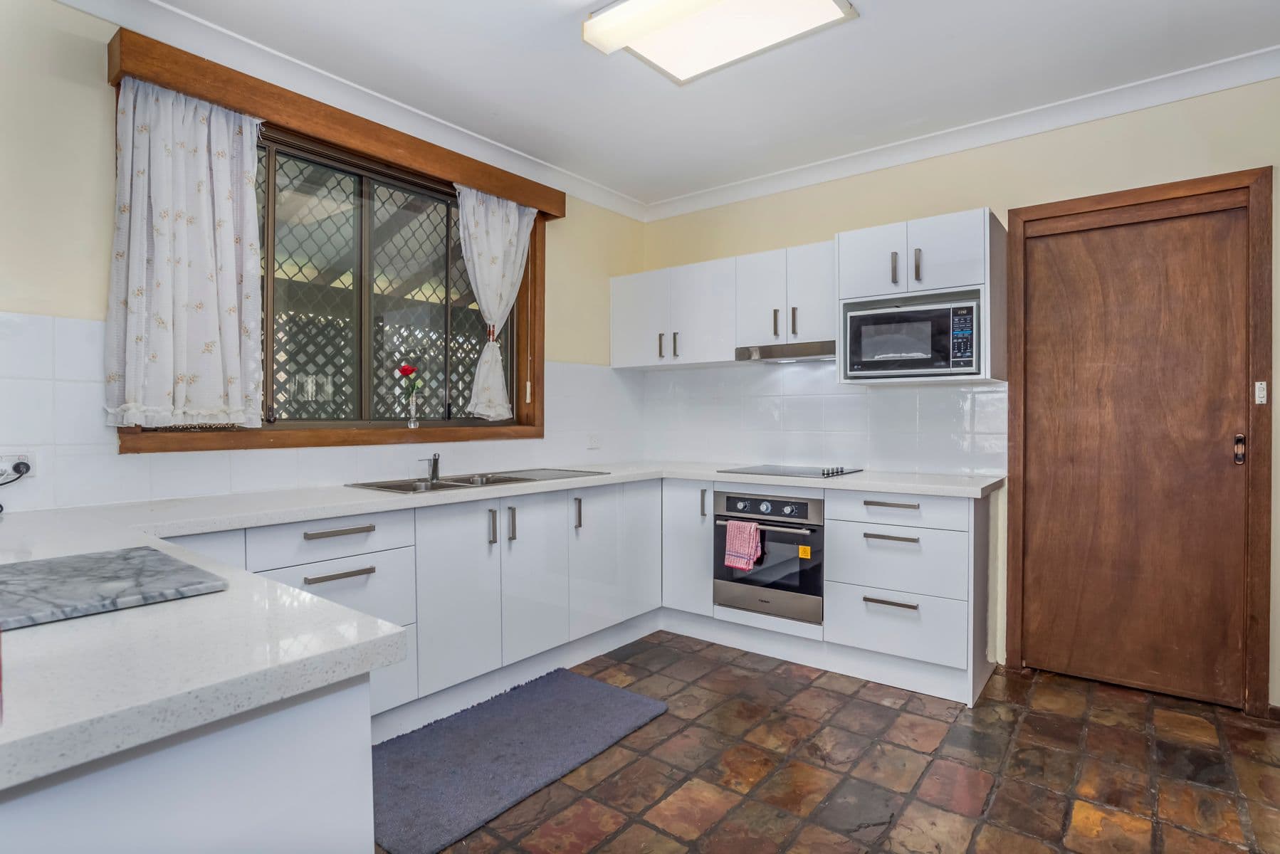 98 Bay Road, Bolton Point - Thumbnail 7
