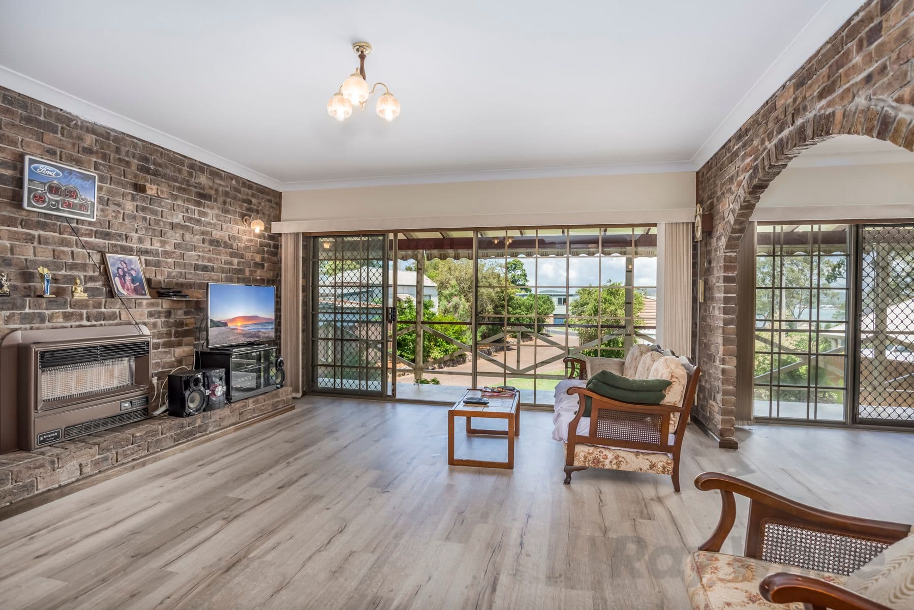 98 Bay Road, Bolton Point - Thumbnail 8