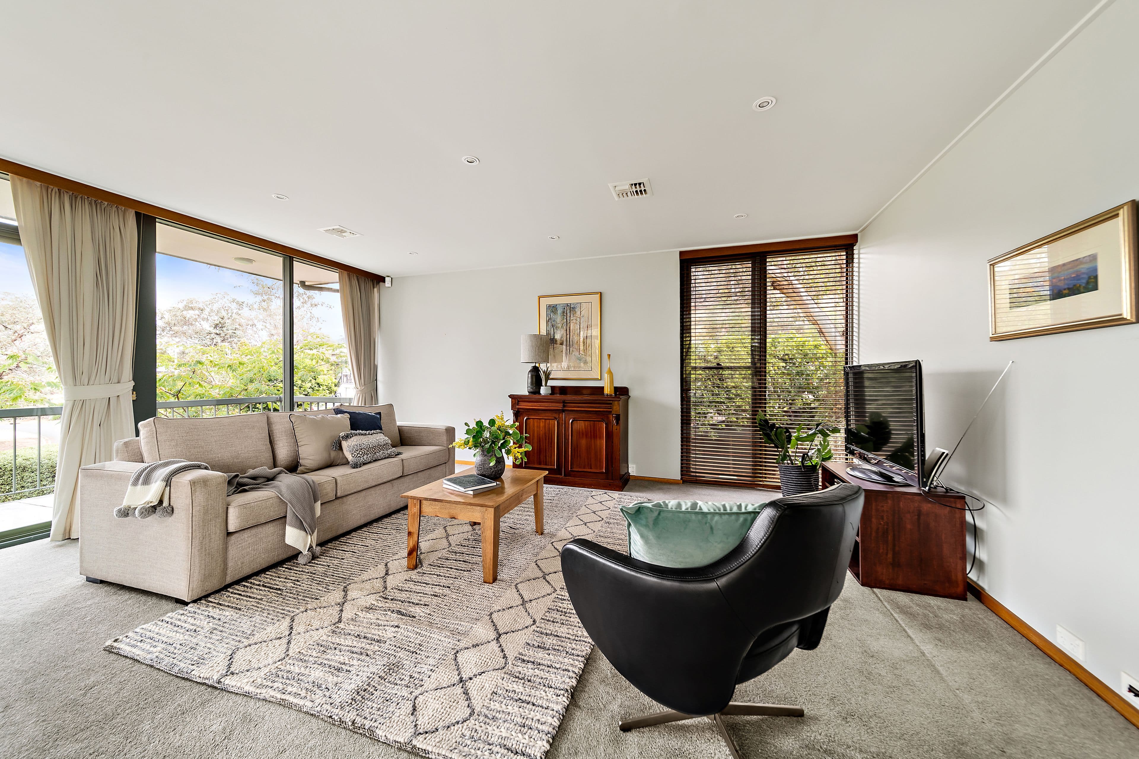 16 Bussell Crescent, Cook ACT 2614, Cook - Thumbnail 2