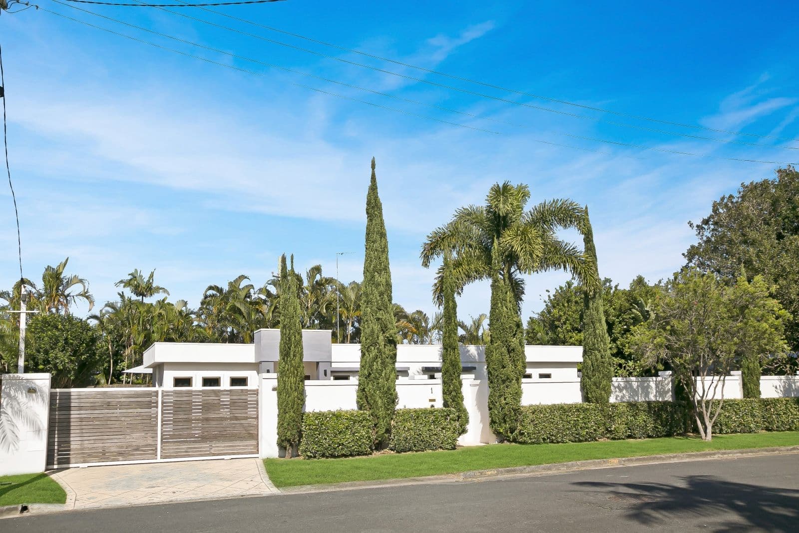 1 Ilkinia Avenue, Broadbeach Waters QLD 4218, Broadbeach Waters - Image 1
