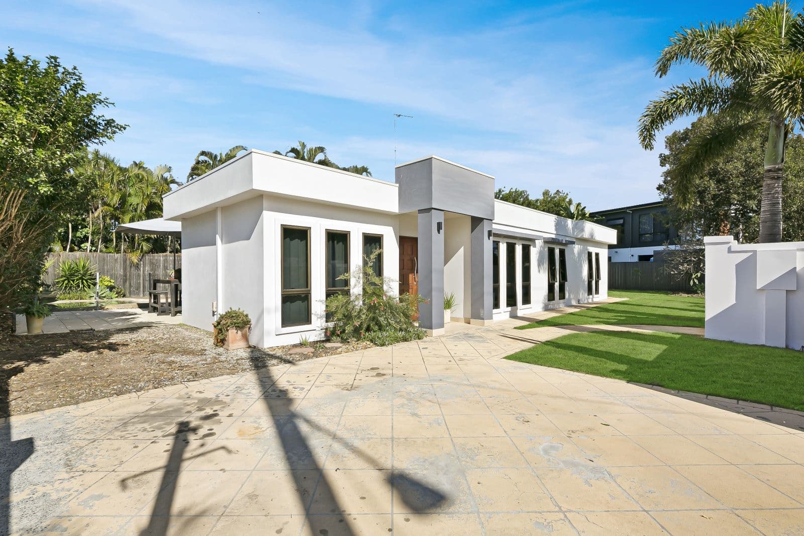 1 Ilkinia Avenue, Broadbeach Waters QLD 4218, Broadbeach Waters - Thumbnail 3