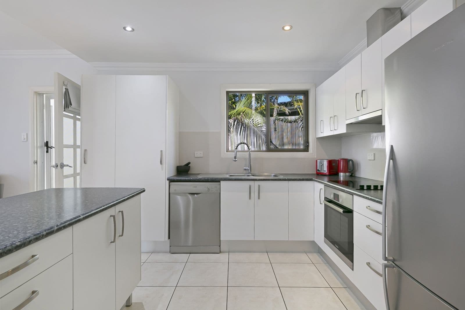 1 Ilkinia Avenue, Broadbeach Waters QLD 4218, Broadbeach Waters - Thumbnail 6