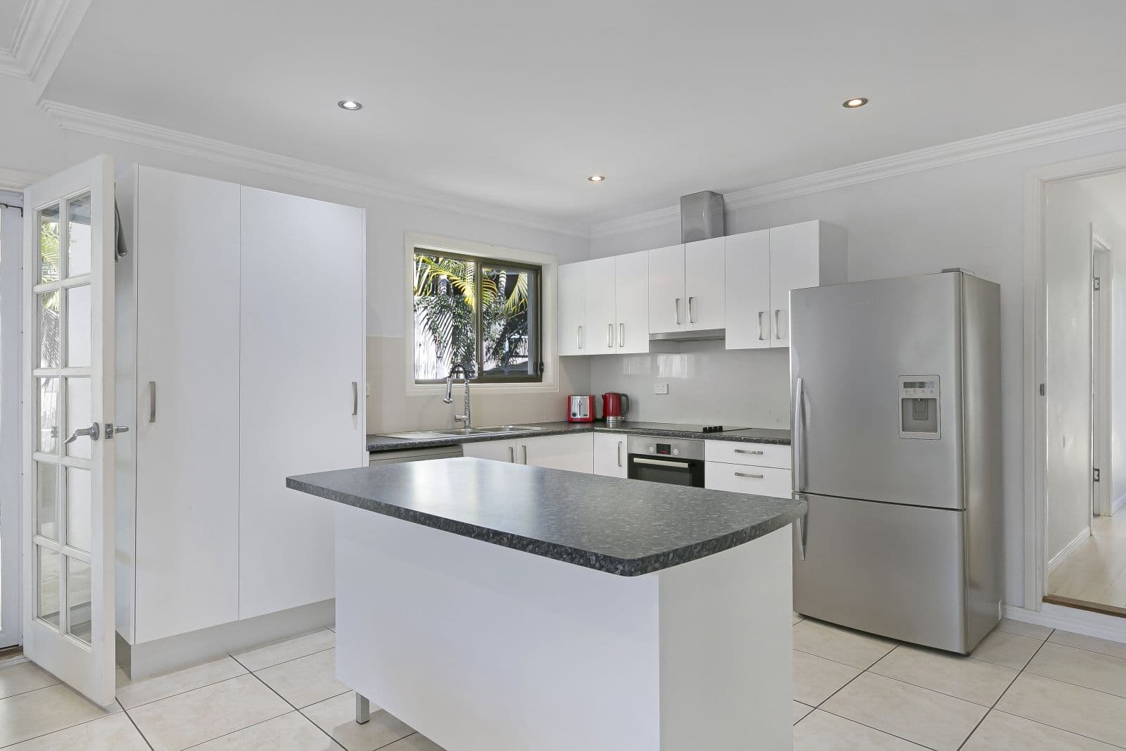1 Ilkinia Avenue, Broadbeach Waters QLD 4218, Broadbeach Waters - Thumbnail 7