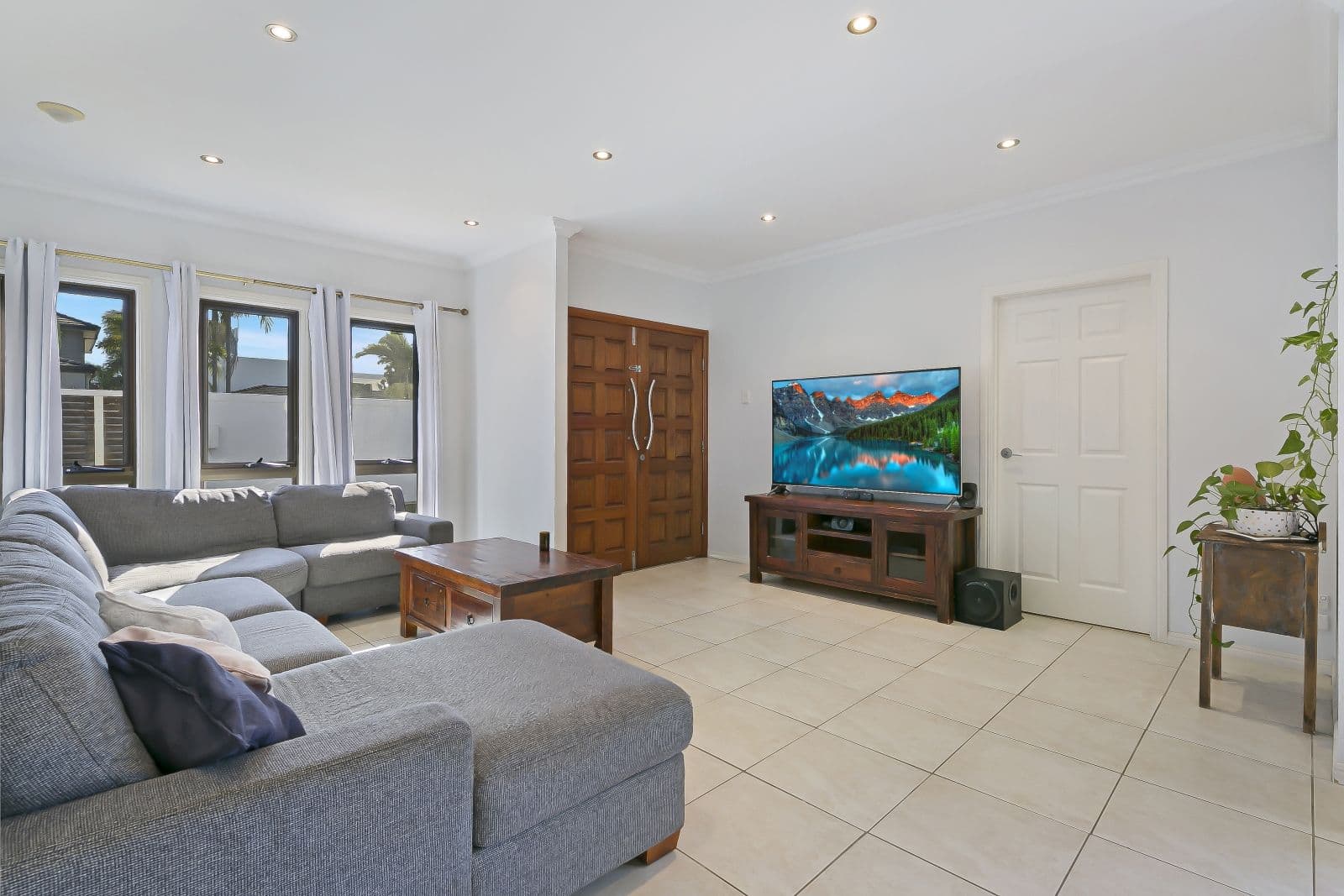 1 Ilkinia Avenue, Broadbeach Waters QLD 4218, Broadbeach Waters - Thumbnail 8