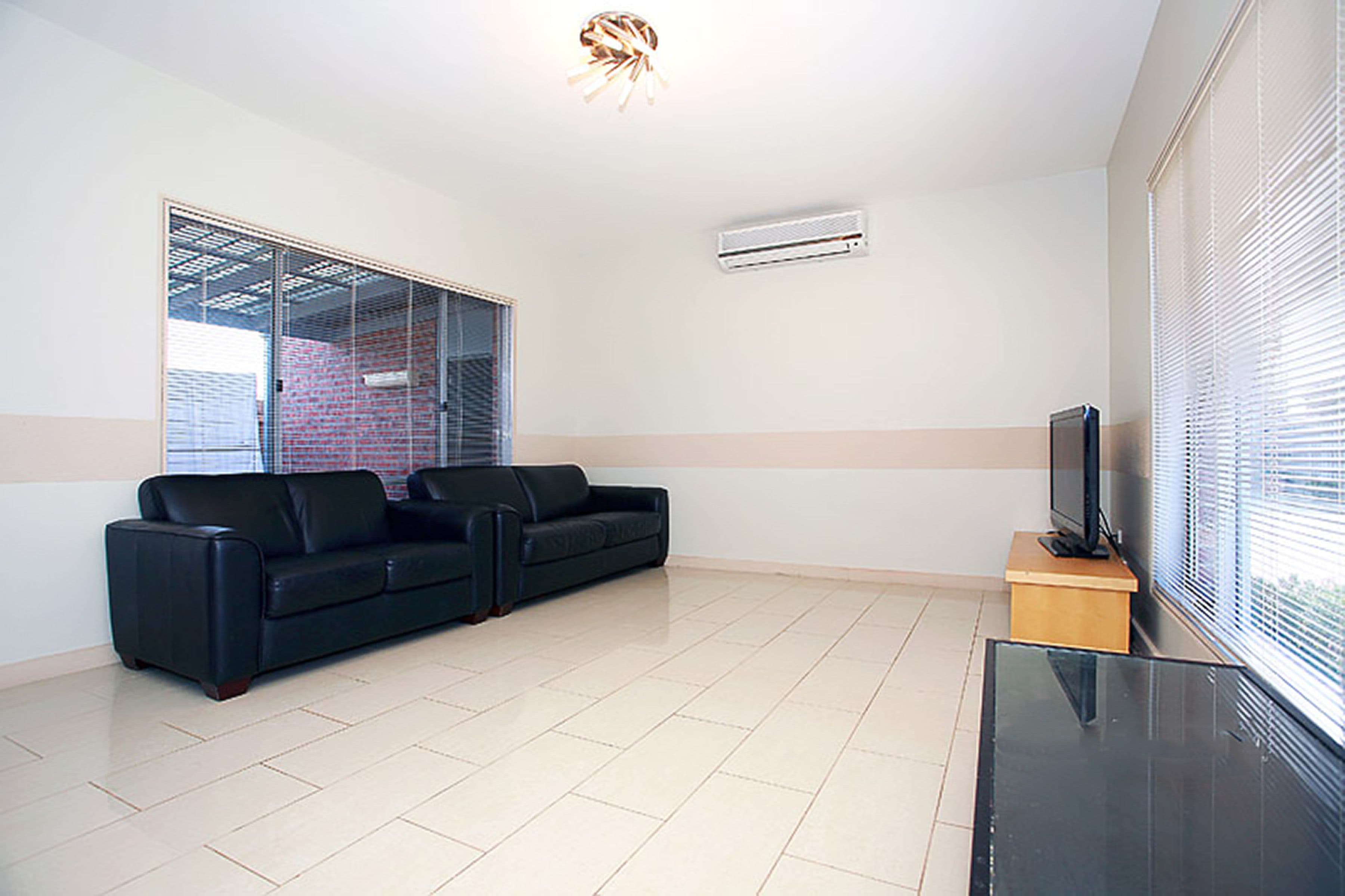 6 Nandaly Place, Cranbourne West VIC 3977, Cranbourne West - Thumbnail 6