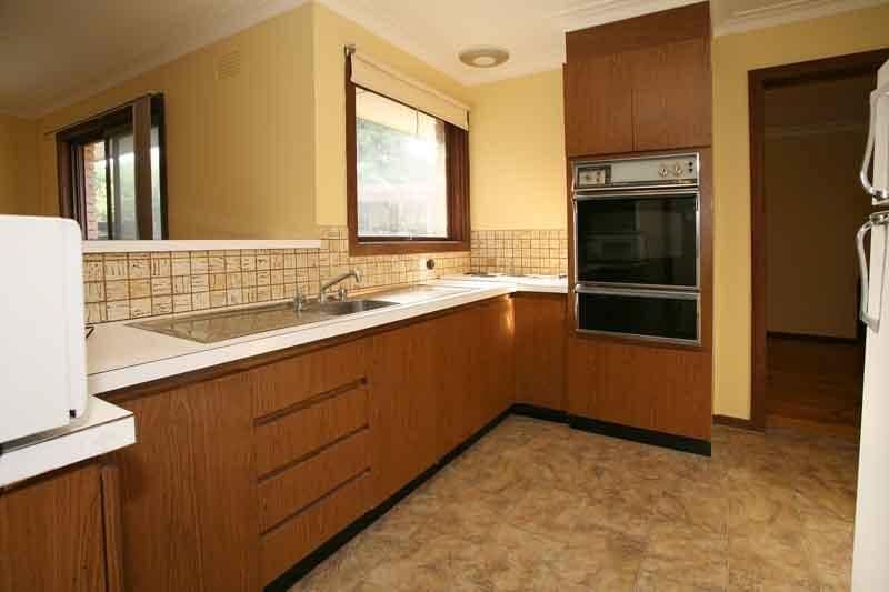 13 Lennox Avenue, GLEN WAVERLEY VIC 3150, Glen Waverley - Thumbnail 3