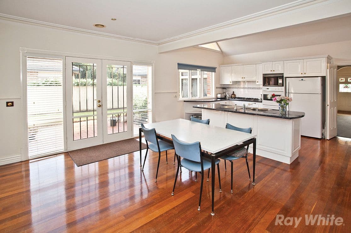 13 Herriotts Boulevard, GLEN WAVERLEY VIC 3150, Glen Waverley - Thumbnail 3