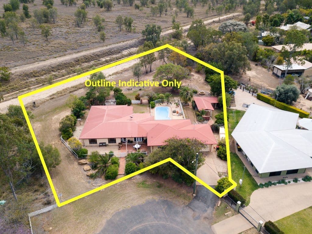 32 Quinn Street, Emerald QLD 4720, Emerald - Thumbnail 2