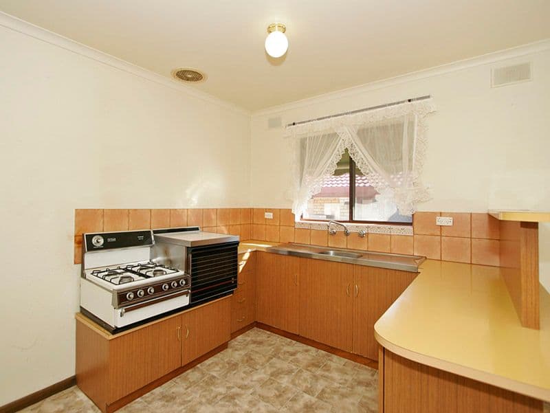6 Bruce Avenue, CHRISTIES BEACH SA 5165, Christies Beach - Thumbnail 2