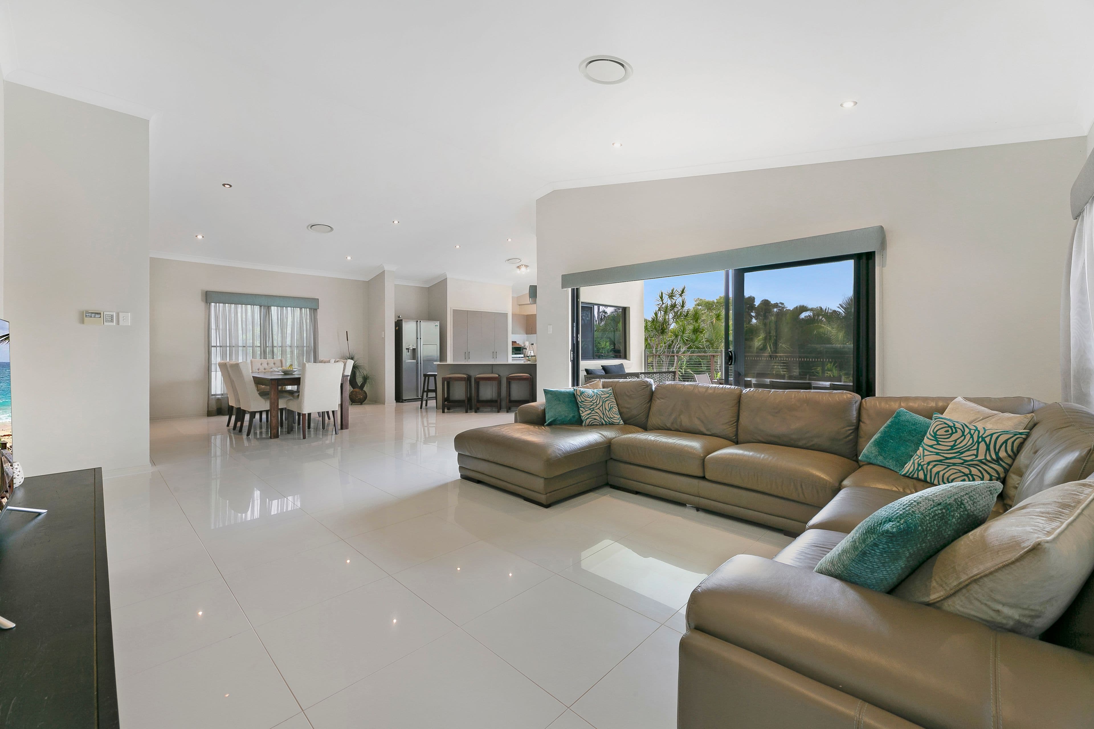 44 Harmsworth Road, Pacific Pines QLD 4211, Pacific Pines - Thumbnail 2
