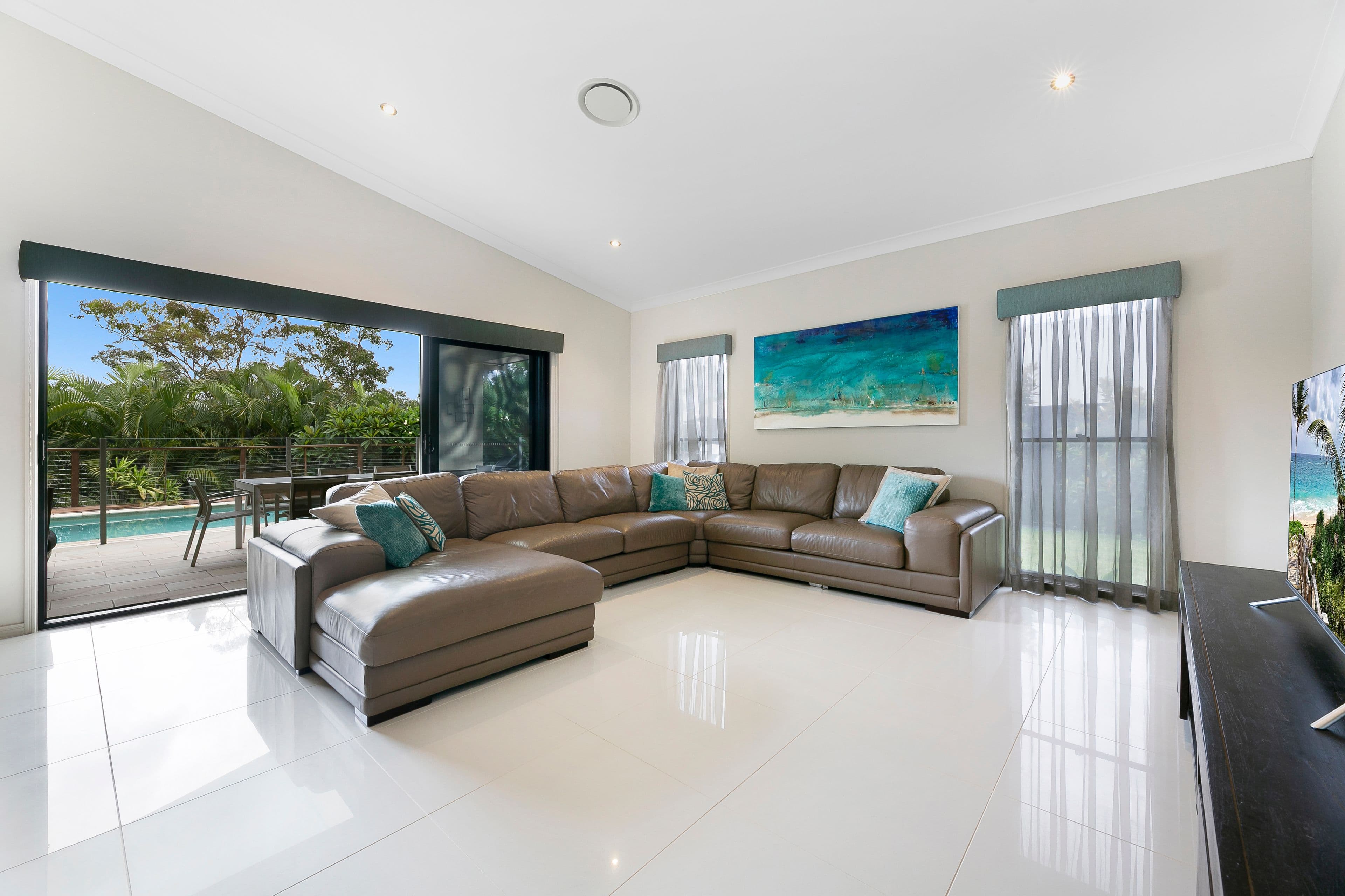 44 Harmsworth Road, Pacific Pines QLD 4211, Pacific Pines - Thumbnail 5
