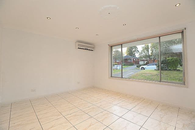 23 Sturt Avenue, GEORGES HALL NSW 2198, Georges Hall - Thumbnail 4