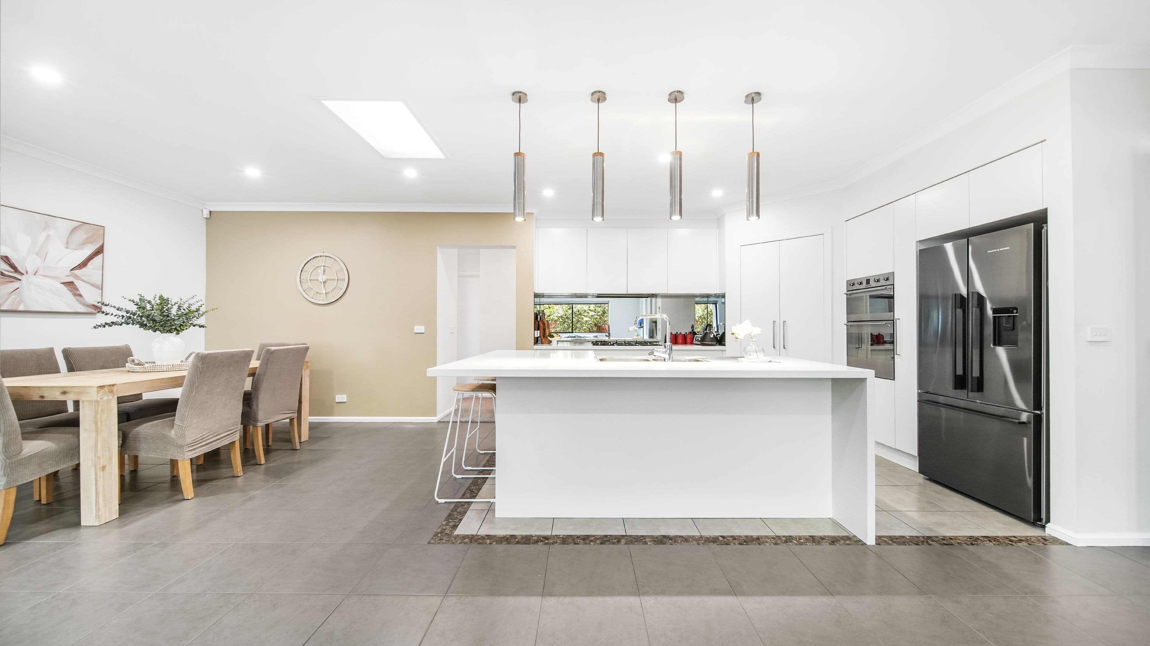 8 Lauradan Avenue, Berwick VIC 3806, Berwick - Thumbnail 2