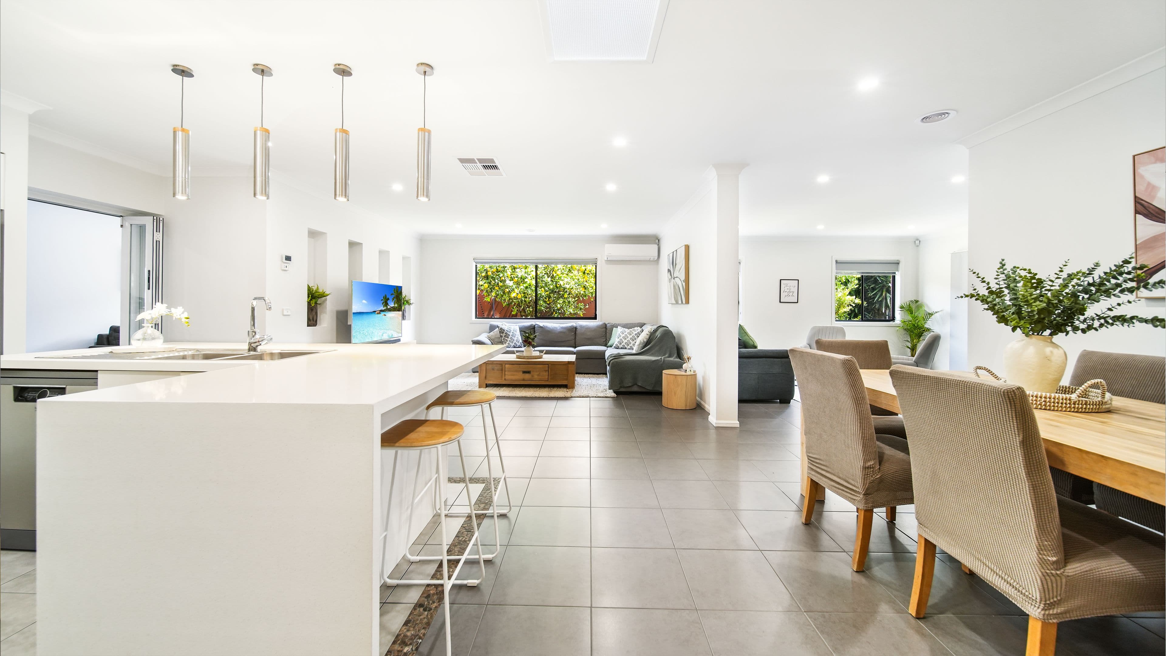 8 Lauradan Avenue, Berwick VIC 3806, Berwick - Thumbnail 4