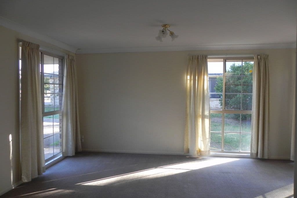 8 Fairway Drive, Pittsworth QLD 4356, Pittsworth - Thumbnail 3